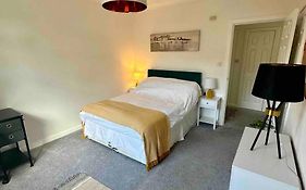 Spindrift, Spacious Bungalow Near Beach